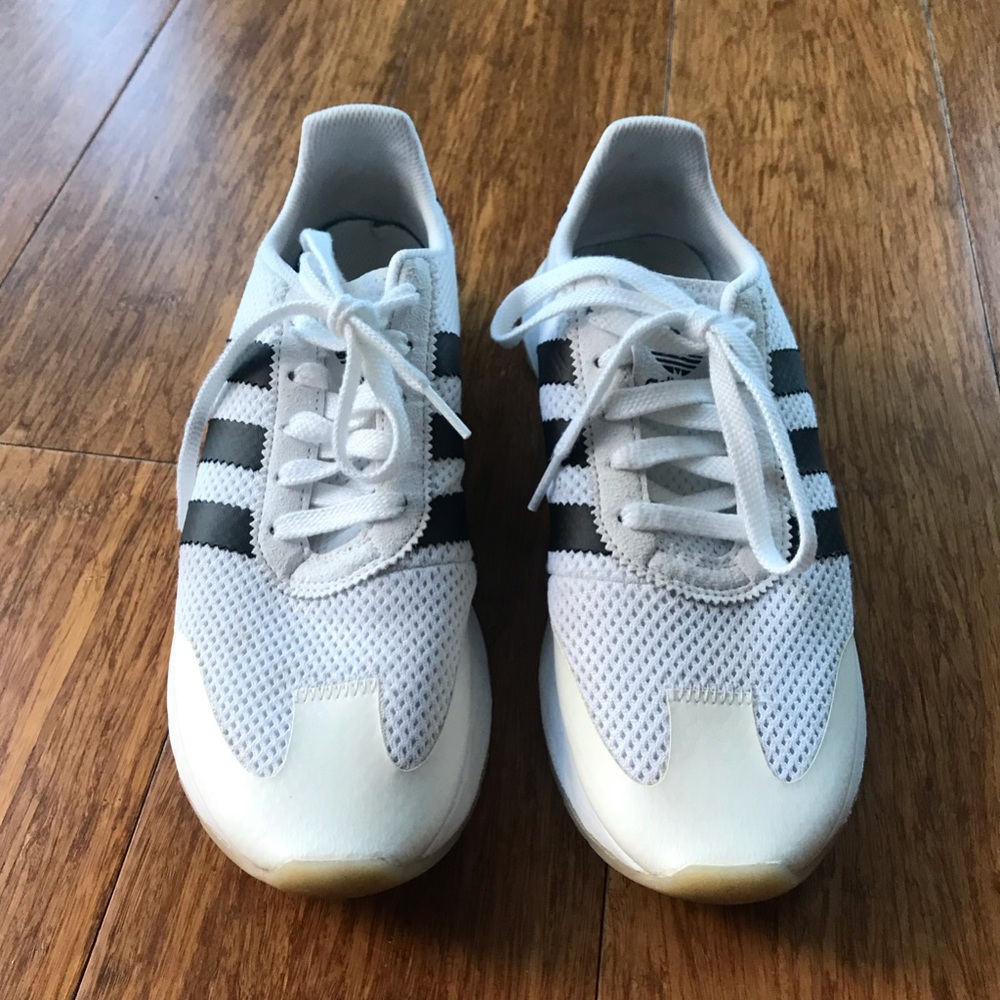 Women’s Flashback Low-Top Sneaker